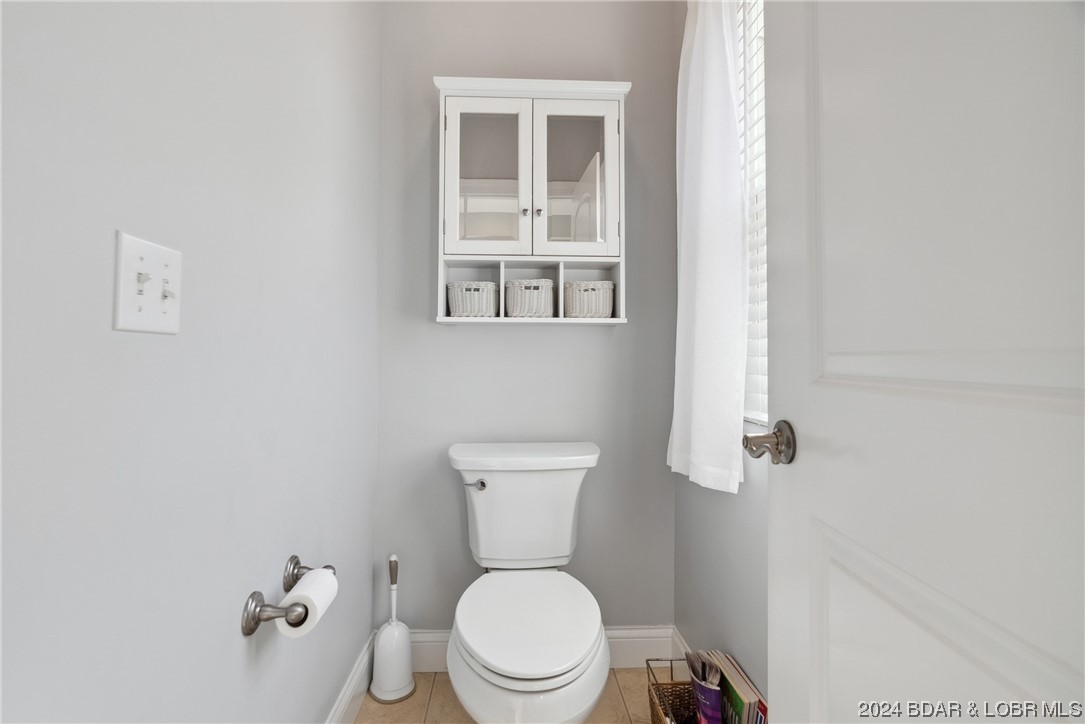 Camdenton, Missouri 65020, United States, 5 Bedrooms Bedrooms, ,6 BathroomsBathrooms,Residential,Contingent,63505