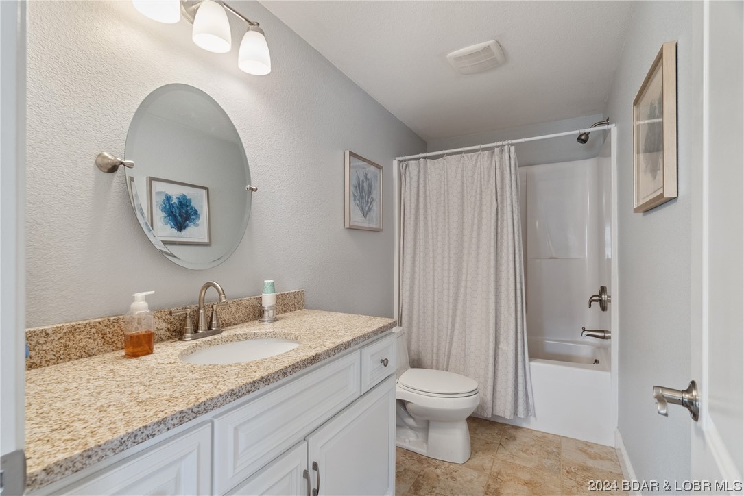 Camdenton, Missouri 65020, United States, 5 Bedrooms Bedrooms, ,6 BathroomsBathrooms,Residential,Contingent,63505