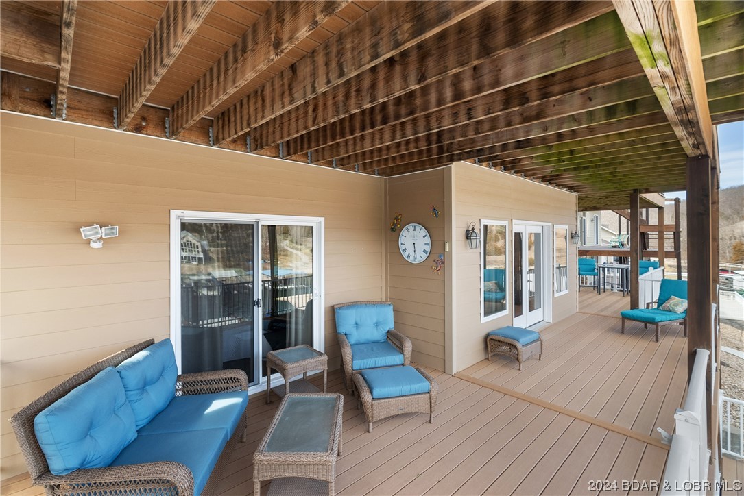 Camdenton, Missouri 65020, United States, 5 Bedrooms Bedrooms, ,6 BathroomsBathrooms,Residential,Contingent,63505