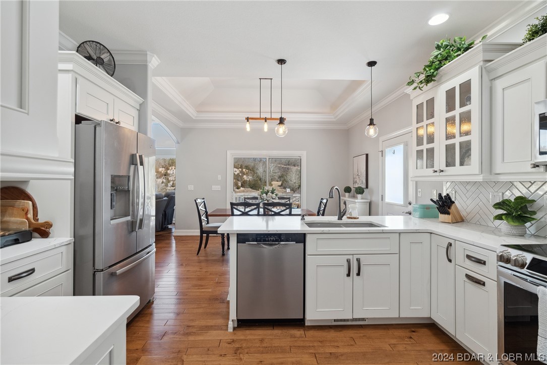 Camdenton, Missouri 65020, United States, 5 Bedrooms Bedrooms, ,6 BathroomsBathrooms,Residential,Contingent,63505