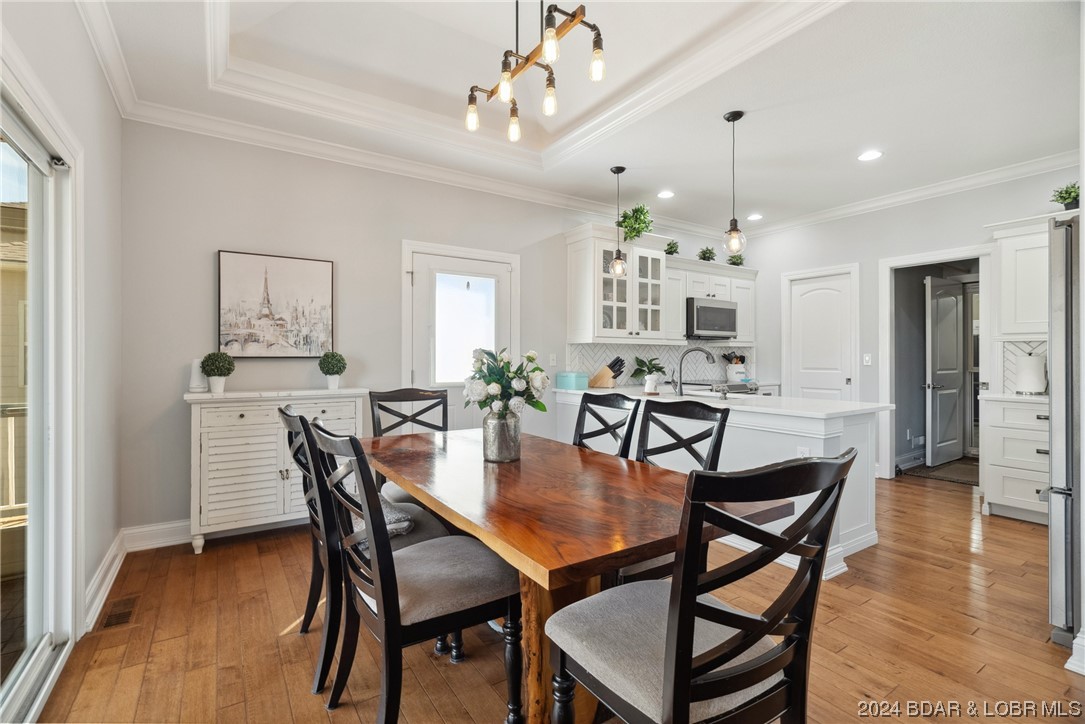 Camdenton, Missouri 65020, United States, 5 Bedrooms Bedrooms, ,6 BathroomsBathrooms,Residential,Contingent,63505