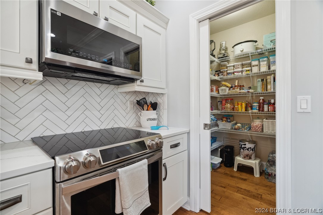 Camdenton, Missouri 65020, United States, 5 Bedrooms Bedrooms, ,6 BathroomsBathrooms,Residential,Contingent,63505