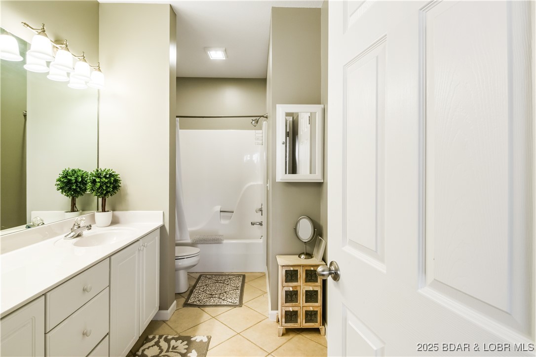 Lake Ozark, Missouri 65049, United States, 3 Bedrooms Bedrooms, ,2 BathroomsBathrooms,Residential,Active,254373