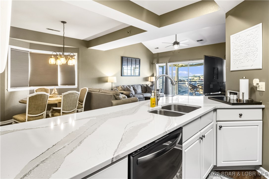 Lake Ozark, Missouri 65049, United States, 3 Bedrooms Bedrooms, ,2 BathroomsBathrooms,Residential,Active,254373