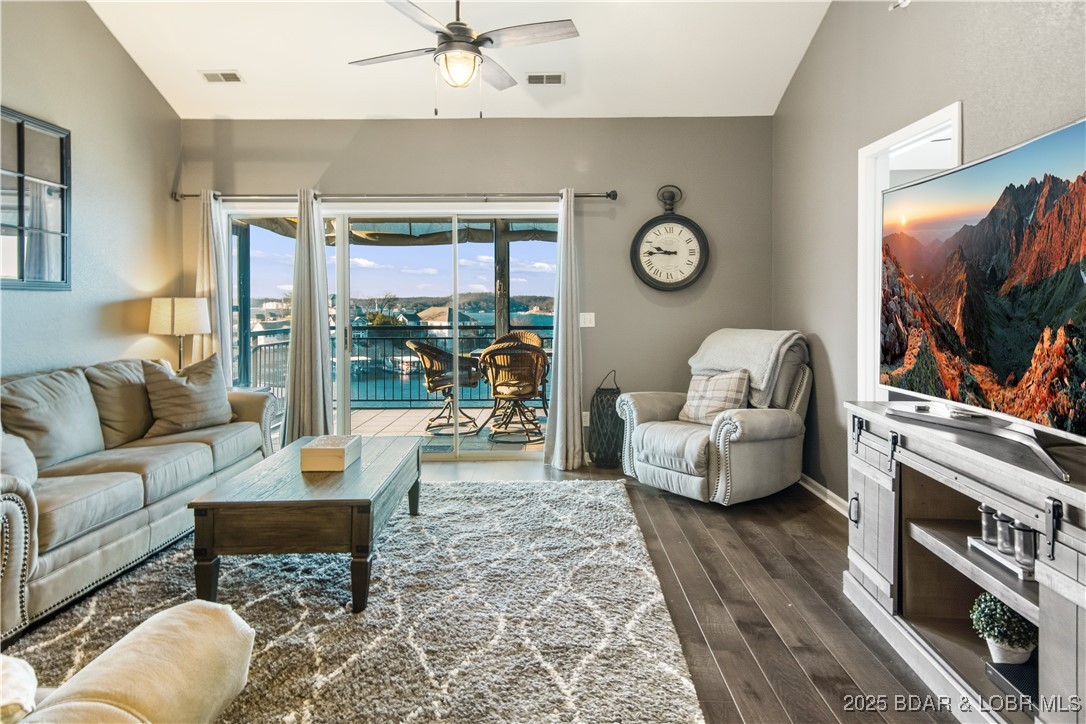 Lake Ozark, Missouri 65049, United States, 3 Bedrooms Bedrooms, ,2 BathroomsBathrooms,Residential,Active,254373