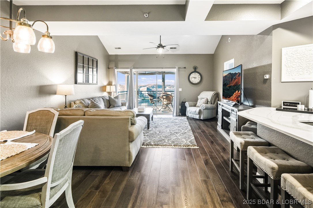 Lake Ozark, Missouri 65049, United States, 3 Bedrooms Bedrooms, ,2 BathroomsBathrooms,Residential,Active,254373