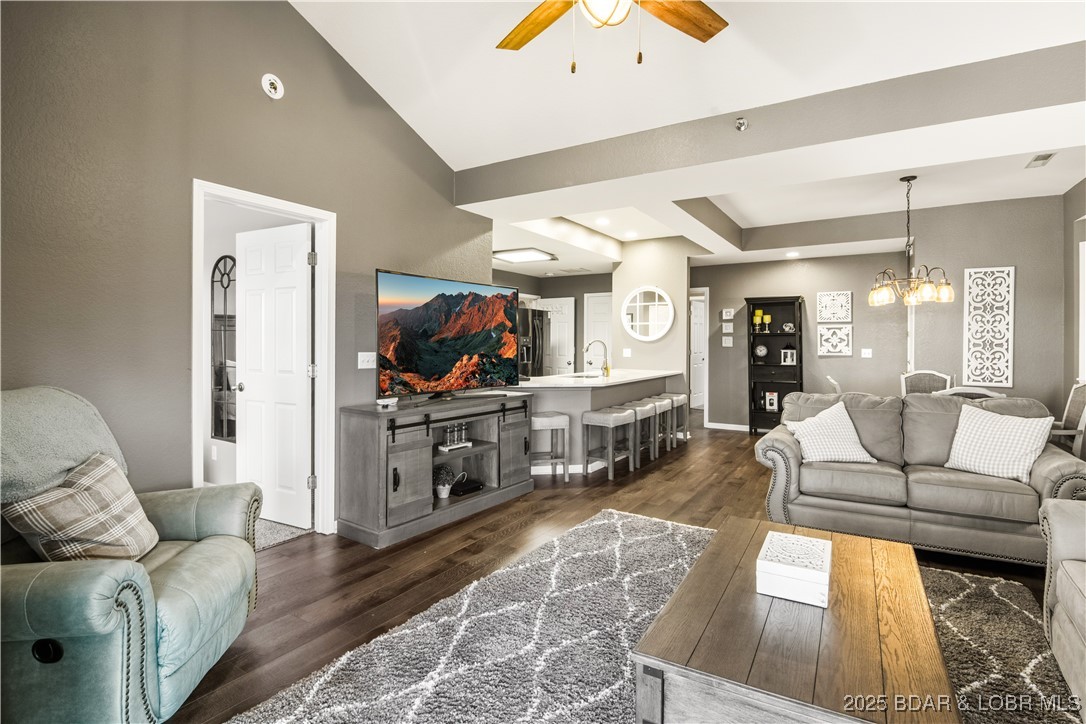 Lake Ozark, Missouri 65049, United States, 3 Bedrooms Bedrooms, ,2 BathroomsBathrooms,Residential,Active,254373