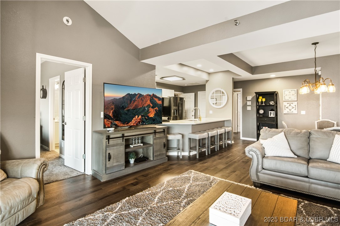 Lake Ozark, Missouri 65049, United States, 3 Bedrooms Bedrooms, ,2 BathroomsBathrooms,Residential,Active,254373