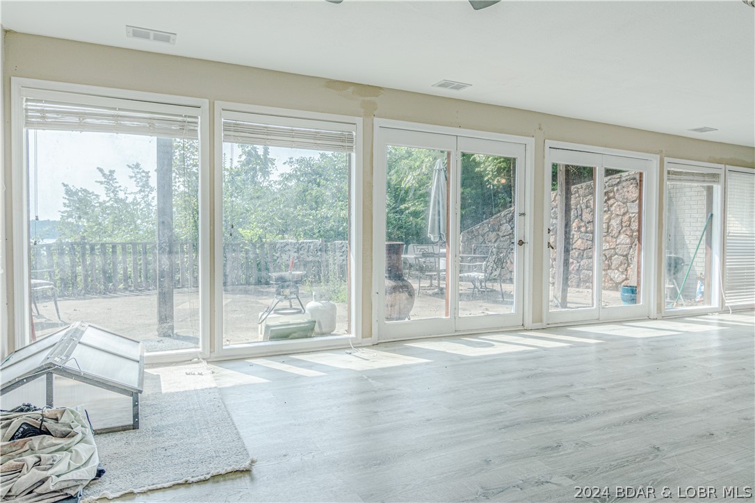 Sunrise Beach, Missouri 65079, United States, 5 Bedrooms Bedrooms, ,5 BathroomsBathrooms,Residential,Active,48754