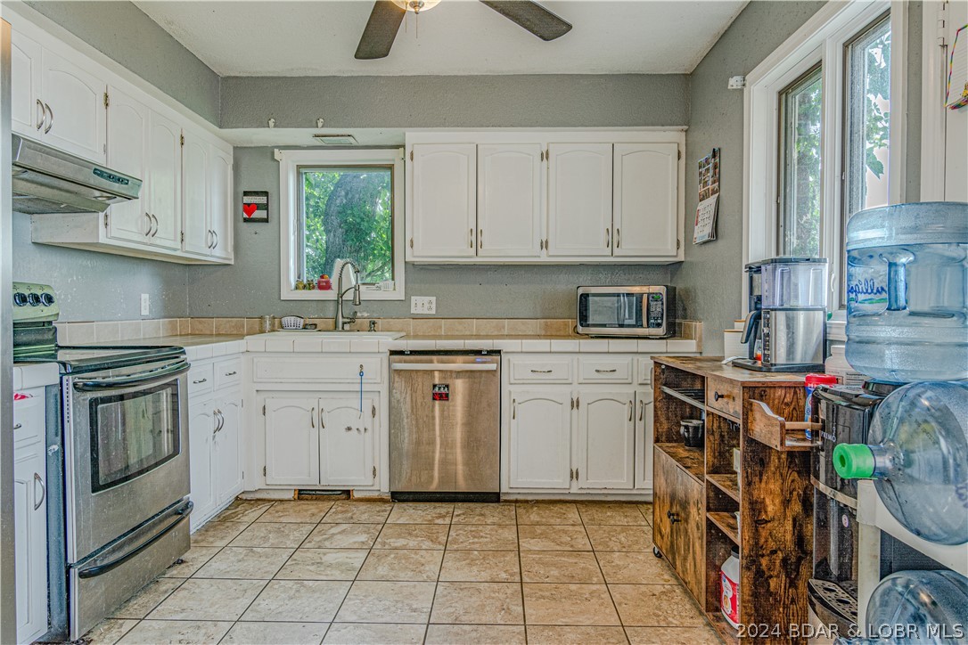 Sunrise Beach, Missouri 65079, United States, 5 Bedrooms Bedrooms, ,5 BathroomsBathrooms,Residential,Active,48754