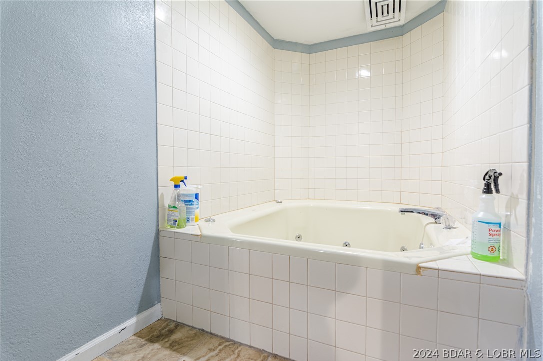 Sunrise Beach, Missouri 65079, United States, 5 Bedrooms Bedrooms, ,5 BathroomsBathrooms,Residential,Active,48754