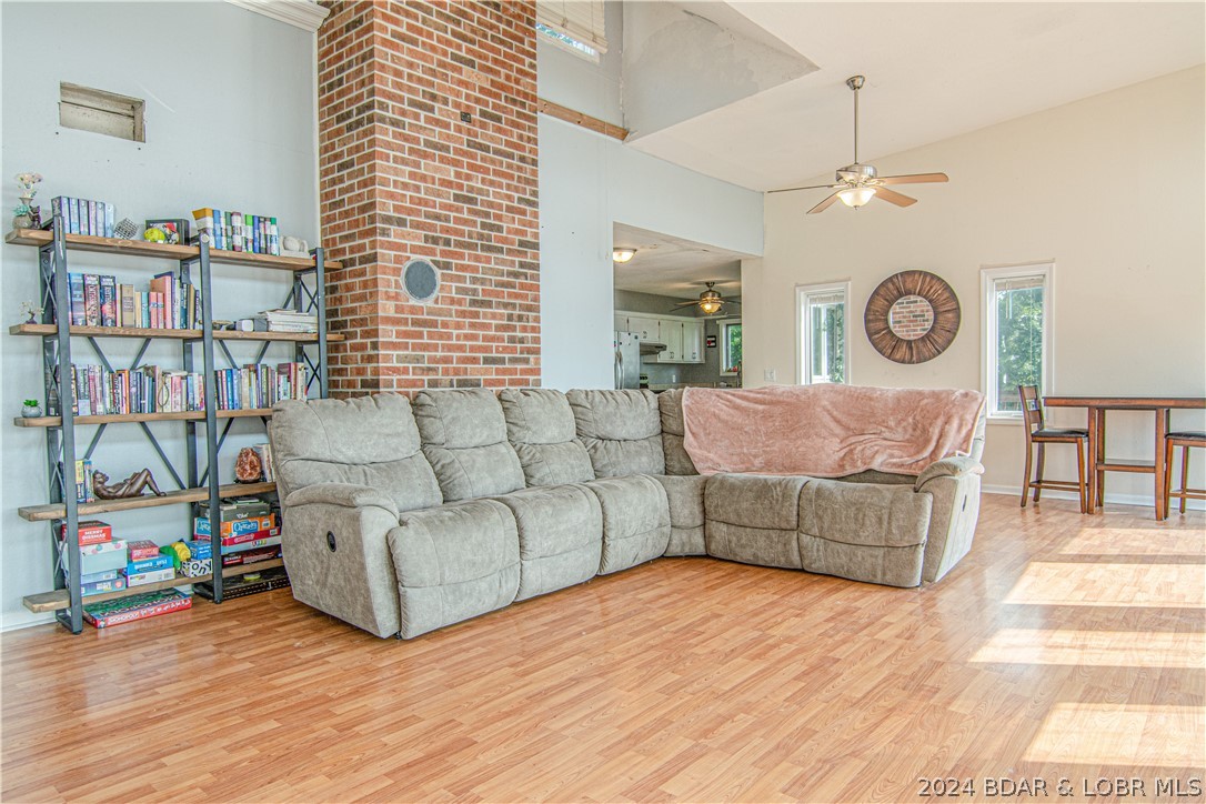 Sunrise Beach, Missouri 65079, United States, 5 Bedrooms Bedrooms, ,5 BathroomsBathrooms,Residential,Active,48754