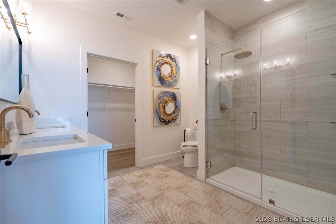 Robins at the Waters Edge Condominium - Residential