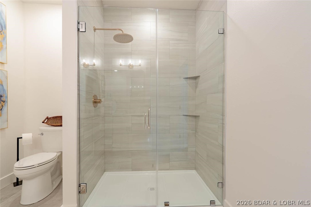 Robins at the Waters Edge Condominium - Residential