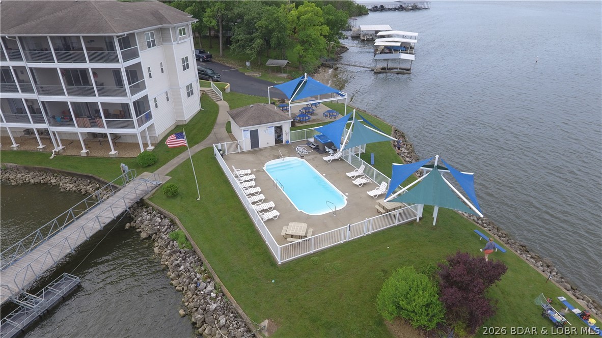 Robins at the Waters Edge Condominium - Residential