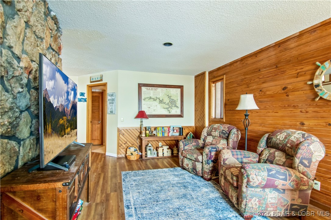 Rocky Mount, Missouri 65072, United States, 4 Bedrooms Bedrooms, ,3 BathroomsBathrooms,Residential,Active,210261