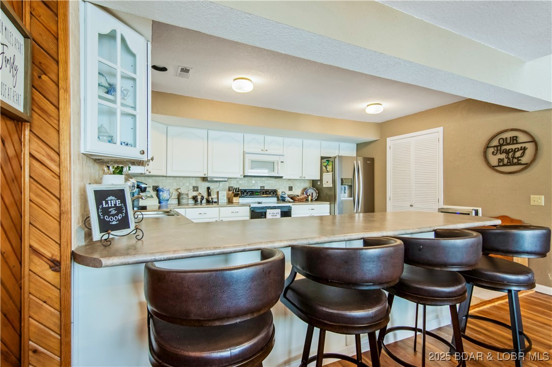 Rocky Mount, Missouri 65072, United States, 4 Bedrooms Bedrooms, ,3 BathroomsBathrooms,Residential,Active,210261