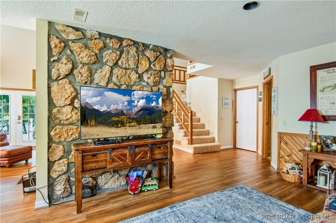 Rocky Mount, Missouri 65072, United States, 4 Bedrooms Bedrooms, ,3 BathroomsBathrooms,Residential,Active,210261