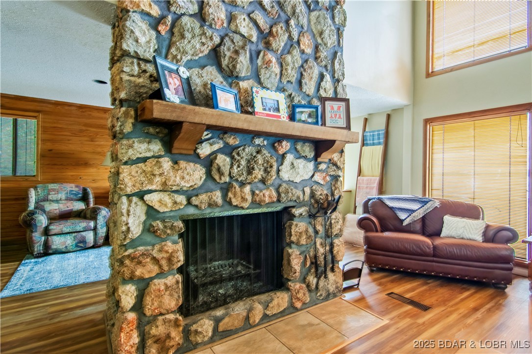 Rocky Mount, Missouri 65072, United States, 4 Bedrooms Bedrooms, ,3 BathroomsBathrooms,Residential,Active,210261