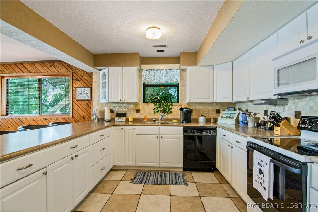 Rocky Mount, Missouri 65072, United States, 4 Bedrooms Bedrooms, ,3 BathroomsBathrooms,Residential,Active,210261