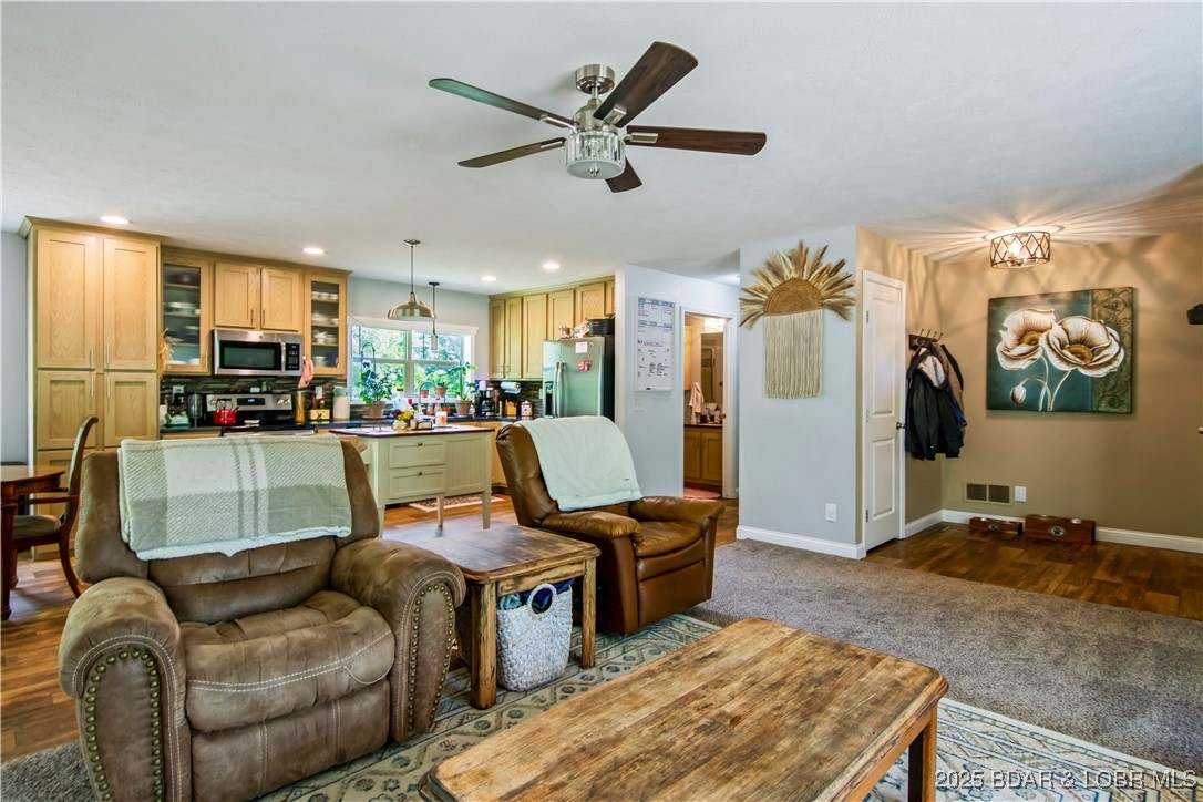 Gravois Mills, Missouri 65037, United States, 3 Bedrooms Bedrooms, ,2 BathroomsBathrooms,Residential,Active,196982