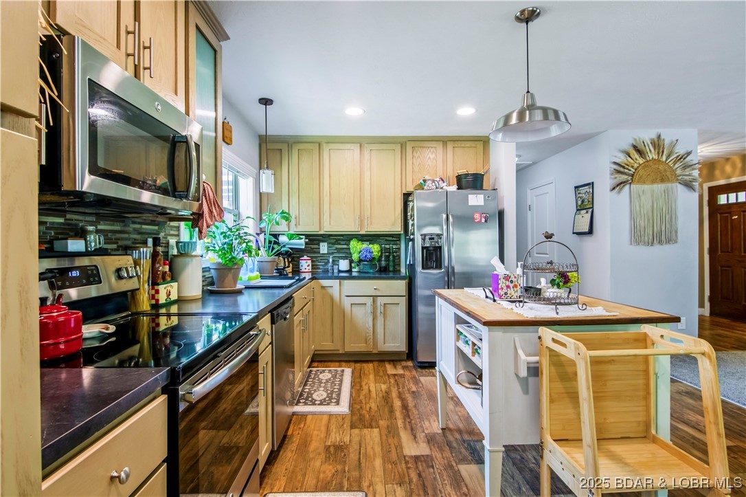 Gravois Mills, Missouri 65037, United States, 3 Bedrooms Bedrooms, ,2 BathroomsBathrooms,Residential,Active,196982