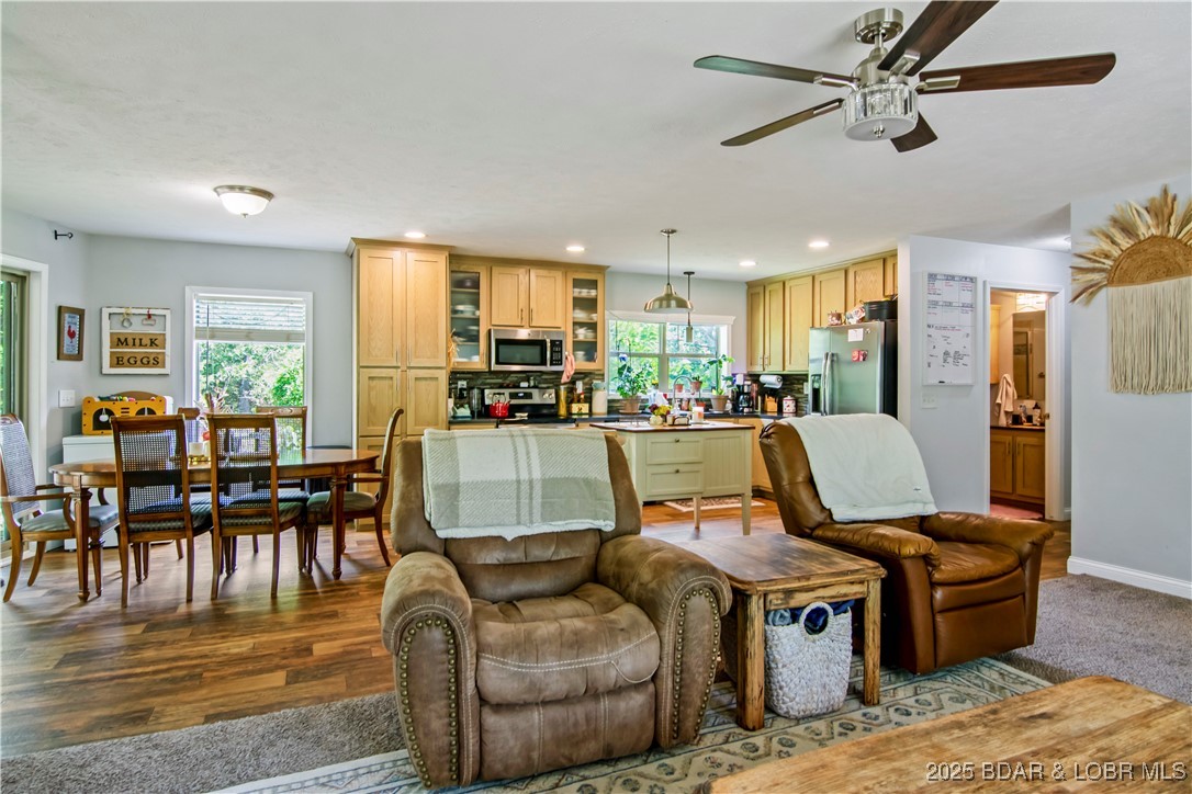 Gravois Mills, Missouri 65037, United States, 3 Bedrooms Bedrooms, ,2 BathroomsBathrooms,Residential,Active,196982