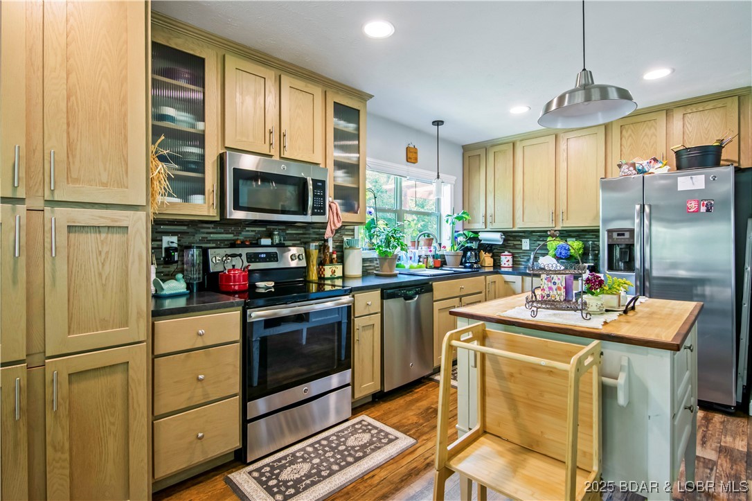 Gravois Mills, Missouri 65037, United States, 3 Bedrooms Bedrooms, ,2 BathroomsBathrooms,Residential,Active,196982