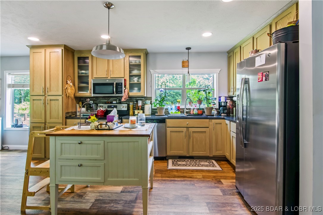 Gravois Mills, Missouri 65037, United States, 3 Bedrooms Bedrooms, ,2 BathroomsBathrooms,Residential,Active,196982