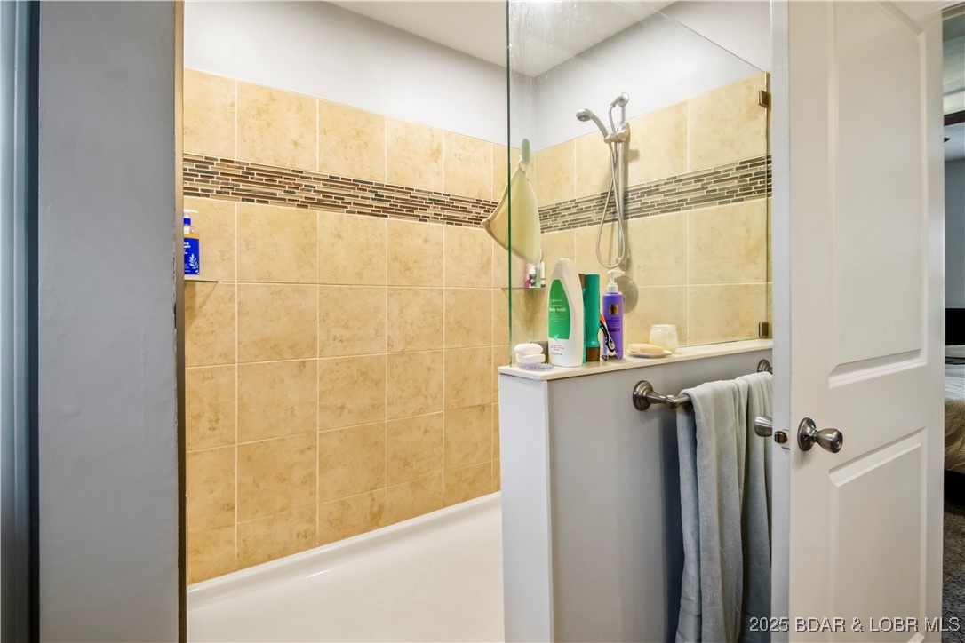 Gravois Mills, Missouri 65037, United States, 3 Bedrooms Bedrooms, ,2 BathroomsBathrooms,Residential,Active,196982