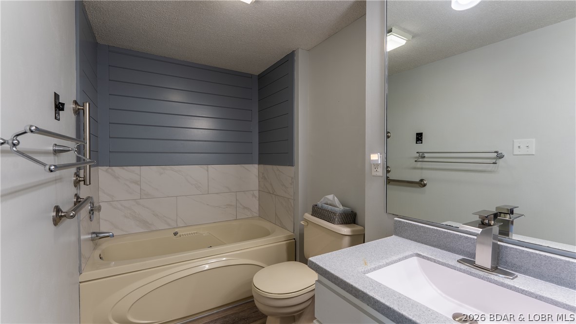 Four Seasons Racqt-Cntry Club - Residential