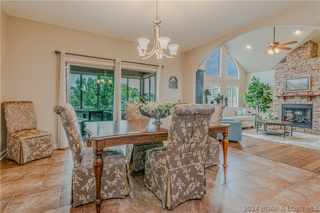 Linn Creek, Missouri 65052, United States, 4 Bedrooms Bedrooms, ,4 BathroomsBathrooms,Residential,Contingent,53417