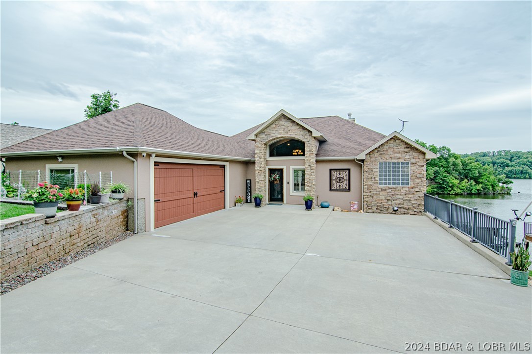 Linn Creek, Missouri 65052, United States, 4 Bedrooms Bedrooms, ,4 BathroomsBathrooms,Residential,Contingent,53417