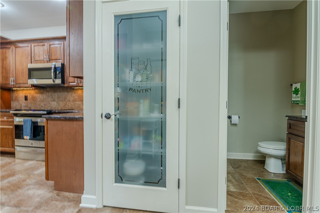 Linn Creek, Missouri 65052, United States, 4 Bedrooms Bedrooms, ,4 BathroomsBathrooms,Residential,Contingent,53417