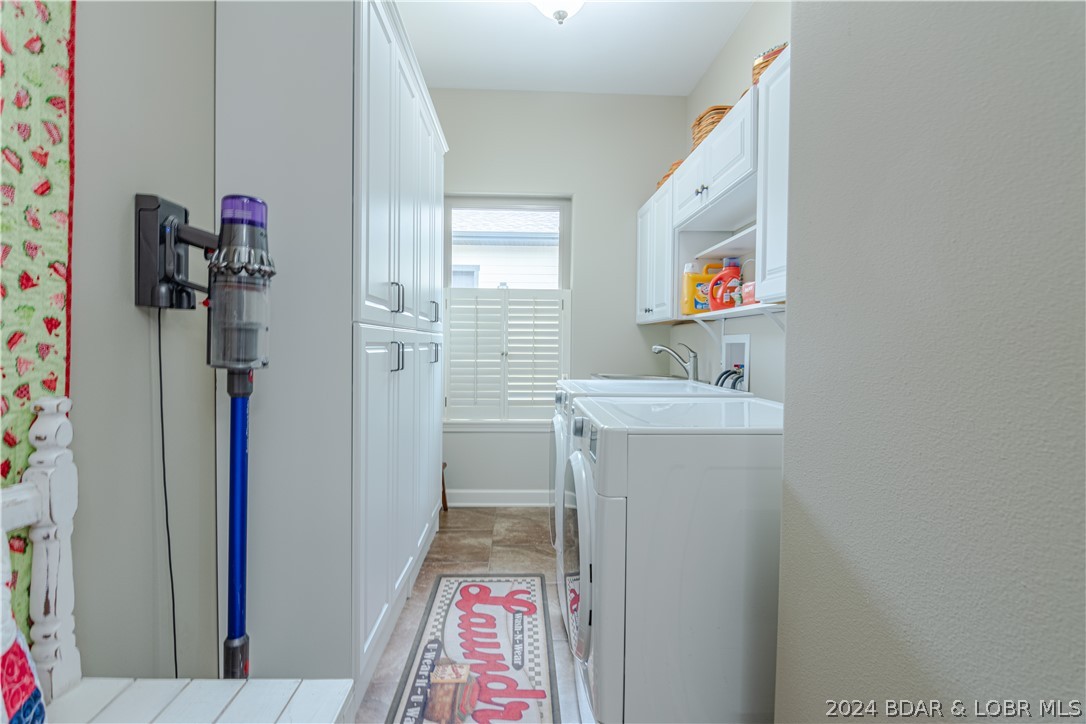 Linn Creek, Missouri 65052, United States, 4 Bedrooms Bedrooms, ,4 BathroomsBathrooms,Residential,Contingent,53417