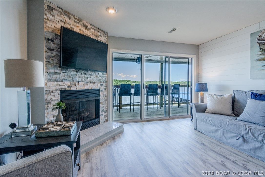 Osage Beach, Missouri 65065, United States, 3 Bedrooms Bedrooms, ,2 BathroomsBathrooms,Residential,Contingent,58349