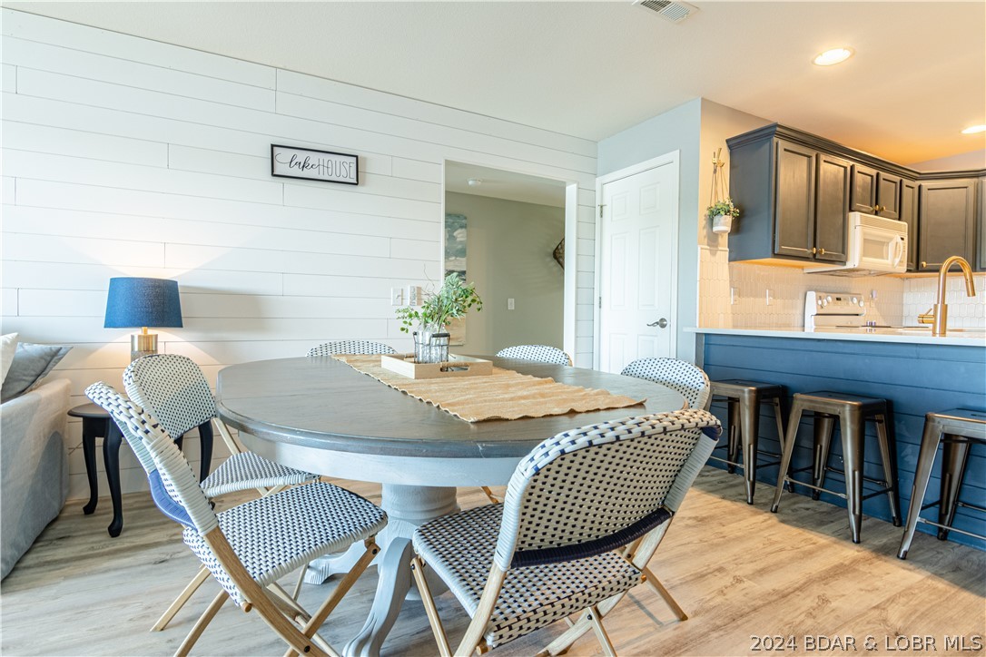 Osage Beach, Missouri 65065, United States, 3 Bedrooms Bedrooms, ,2 BathroomsBathrooms,Residential,Contingent,58349