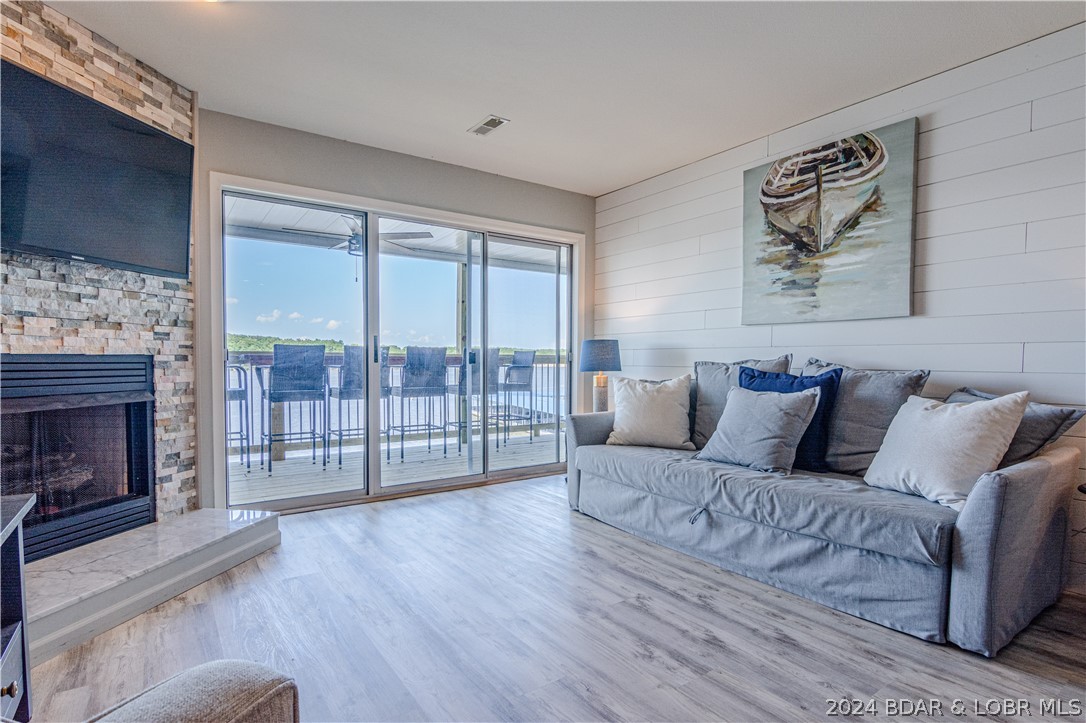 Osage Beach, Missouri 65065, United States, 3 Bedrooms Bedrooms, ,2 BathroomsBathrooms,Residential,Contingent,58349