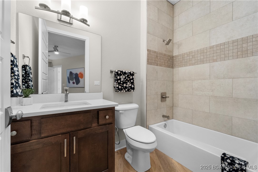 Osage Beach, Missouri 65065, United States, 4 Bedrooms Bedrooms, ,4 BathroomsBathrooms,Residential,Active,195965