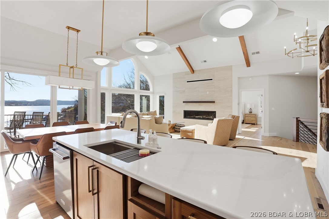 Four Seasons - Residential