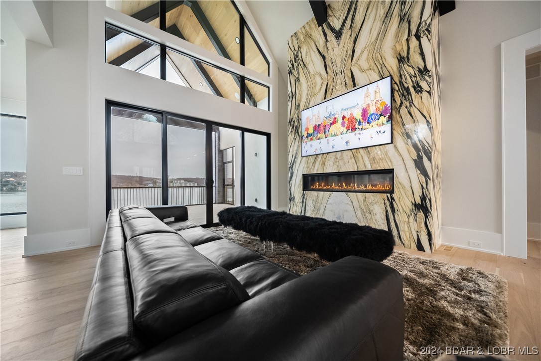 Porto Cima, Missouri 65079, United States, 10 Bedrooms Bedrooms, ,11 BathroomsBathrooms,Residential,Contingent,48860