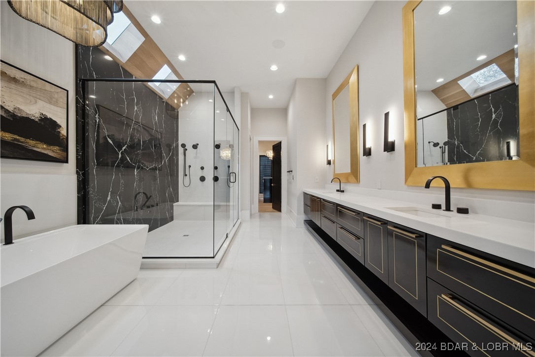 Porto Cima, Missouri 65079, United States, 10 Bedrooms Bedrooms, ,11 BathroomsBathrooms,Residential,Contingent,48860