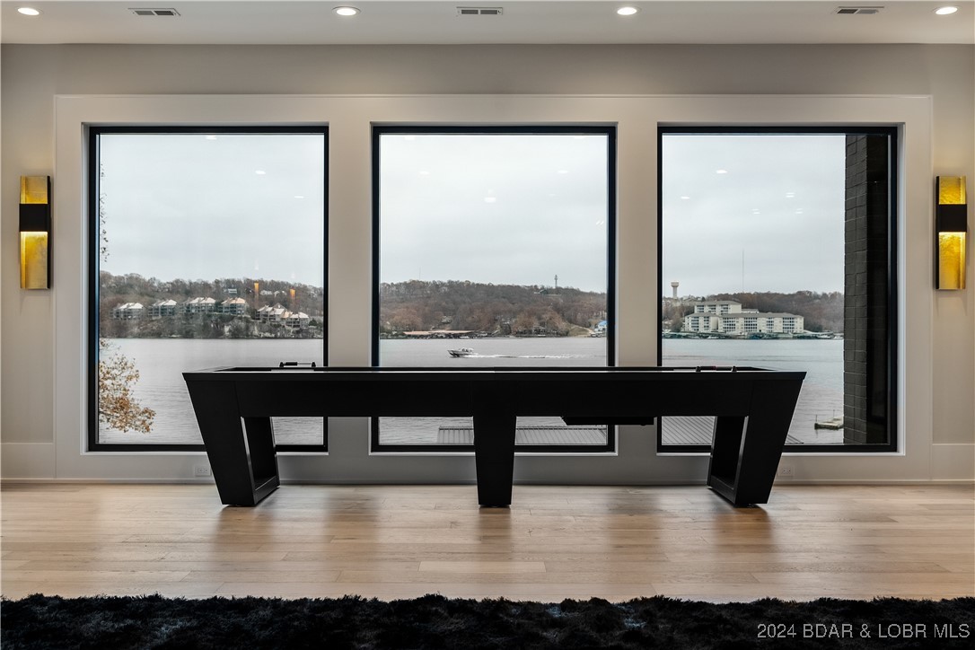 Porto Cima, Missouri 65079, United States, 10 Bedrooms Bedrooms, ,11 BathroomsBathrooms,Residential,Contingent,48860