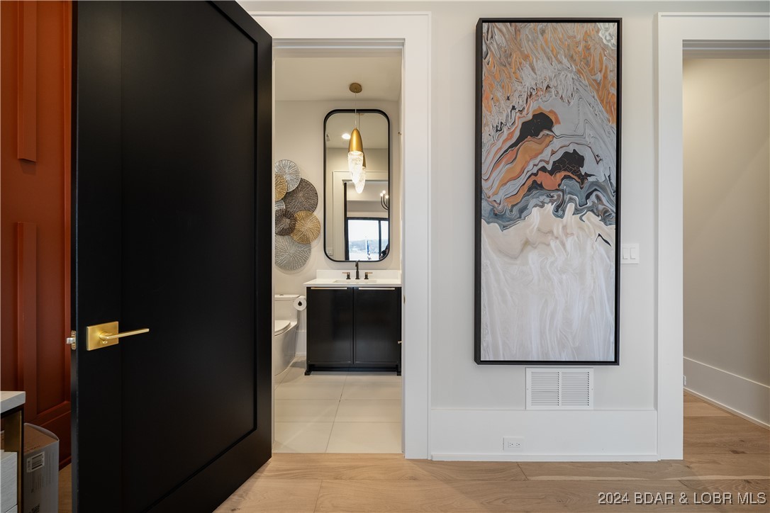 Porto Cima, Missouri 65079, United States, 10 Bedrooms Bedrooms, ,11 BathroomsBathrooms,Residential,Contingent,48860