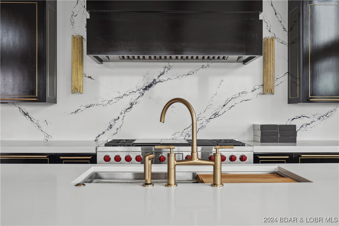 Porto Cima, Missouri 65079, United States, 10 Bedrooms Bedrooms, ,11 BathroomsBathrooms,Residential,Contingent,48860