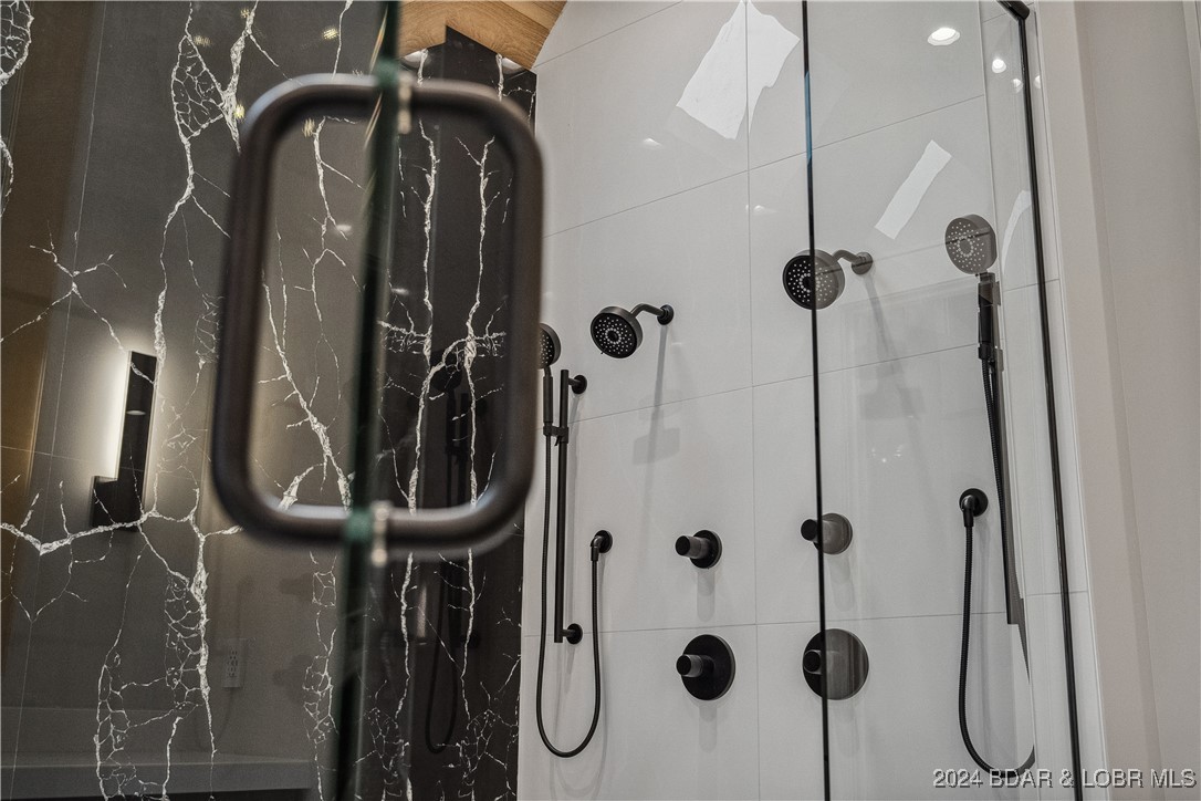 Porto Cima, Missouri 65079, United States, 10 Bedrooms Bedrooms, ,11 BathroomsBathrooms,Residential,Contingent,48860