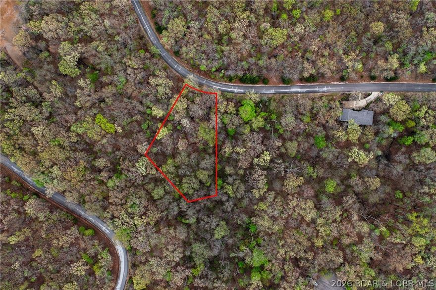 Build your custom home in the highly sought-after Porto Cima community at Lake of the Ozarks. This approximately 1-acre lot is situated on a quiet, private drive within Heritage Isle, offering a peaceful setting while still being conveniently located off MM with easy access to both Osage Beach and Sunrise Beach. Porto Cima is known for its upscale surroundings and optional amenities that may include golf, dining, fitness, and more.