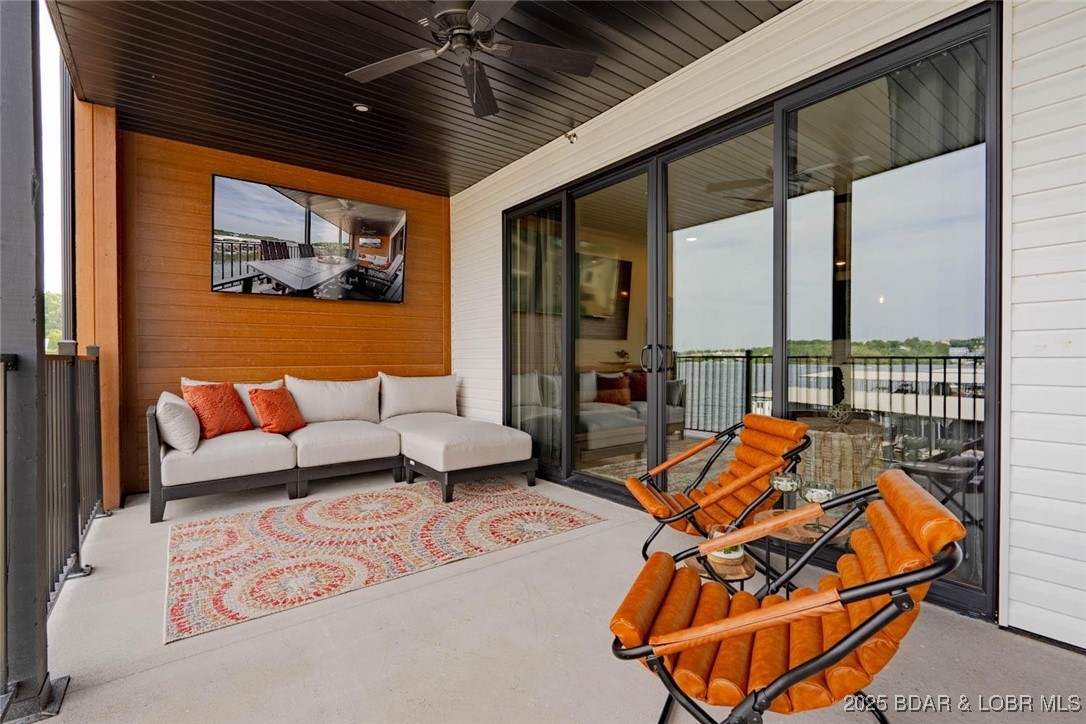 Robins at the Waters Edge Condominium - Residential