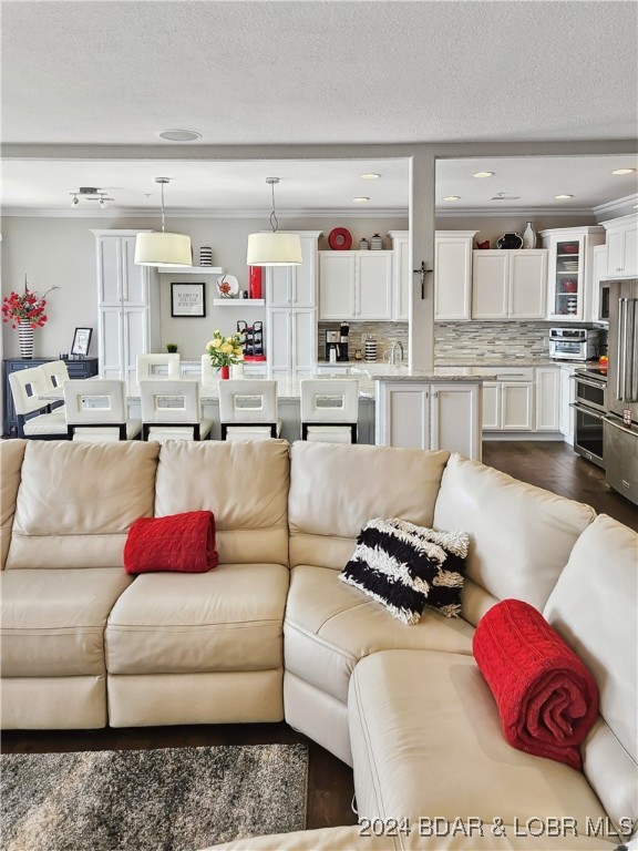 Osage Beach, Missouri 65065, United States, 3 Bedrooms Bedrooms, ,3 BathroomsBathrooms,Residential,Contingent,47039