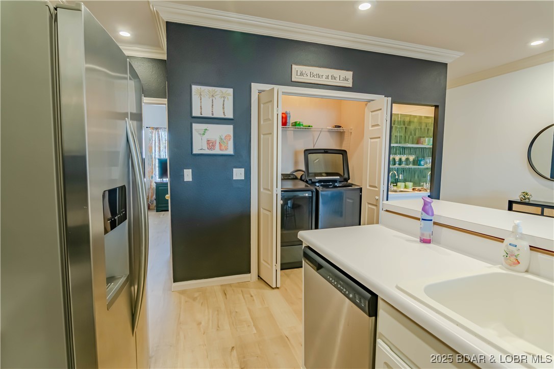 Sunrise Beach, Missouri 65079, United States, 3 Bedrooms Bedrooms, ,2 BathroomsBathrooms,Residential,Active,12626